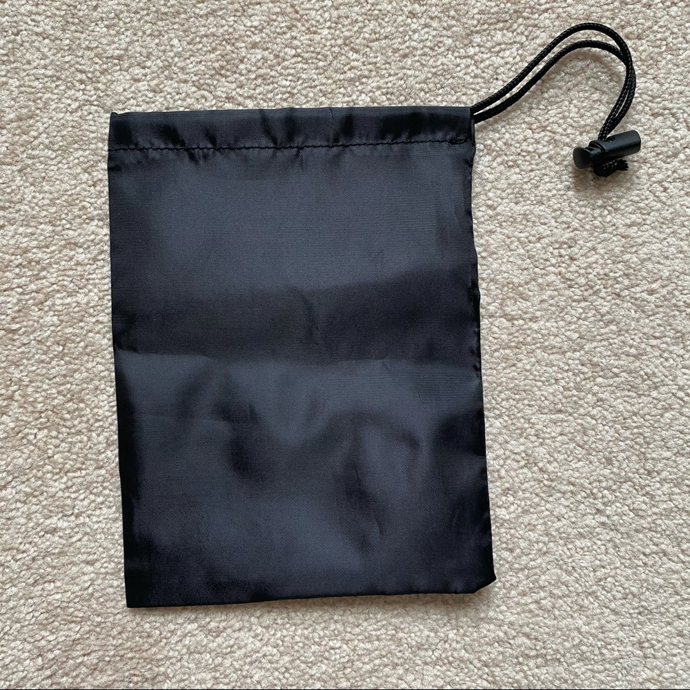 Glofit | Black drawstring waterproof pouch - Picture 4 of 5